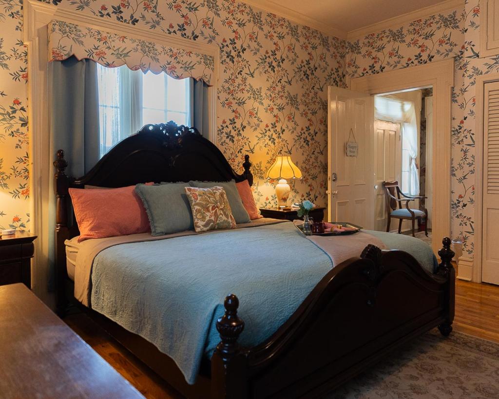  | Silver Heart Inn & Cottages