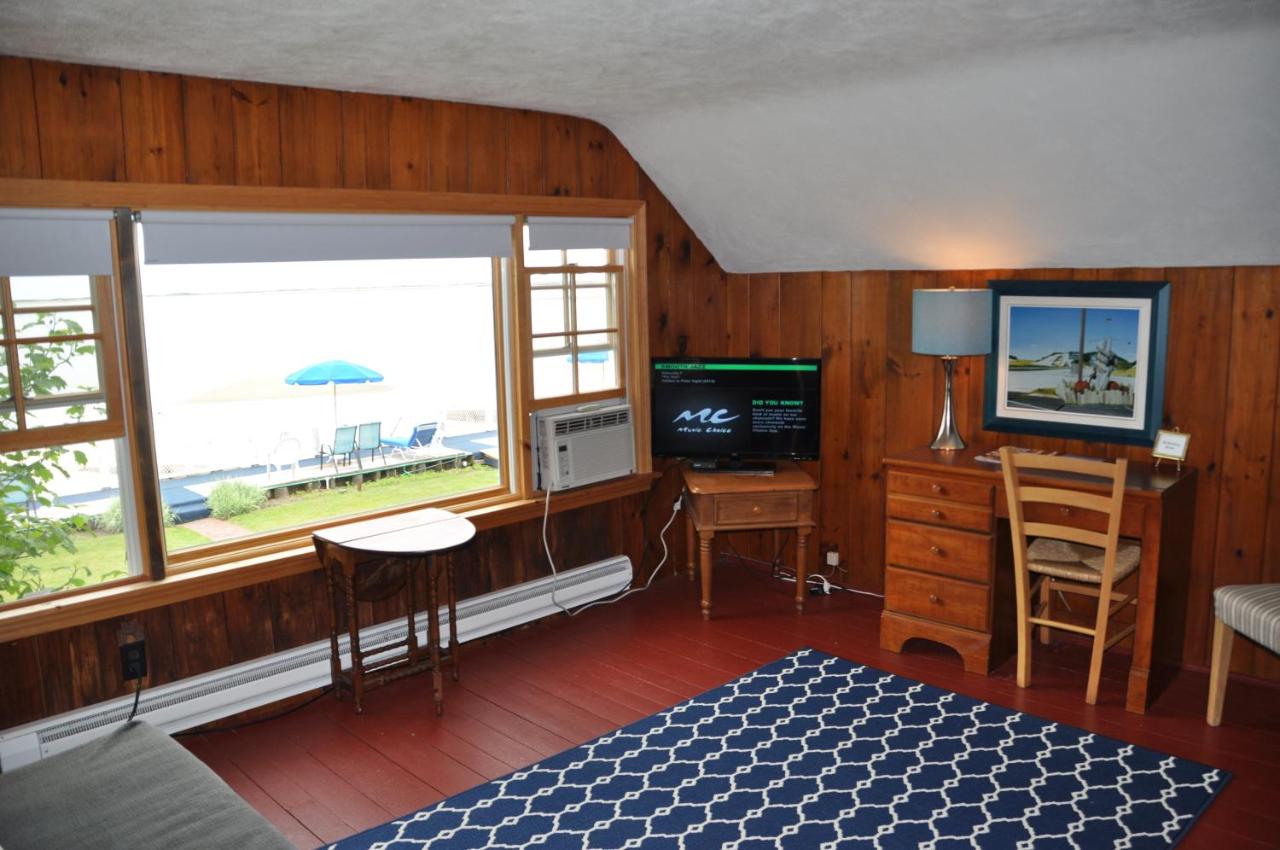 One-Bedroom Suite with Sea View at The Masthead Resort
