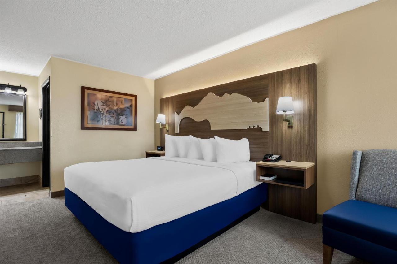| Best Western Center Pointe Inn