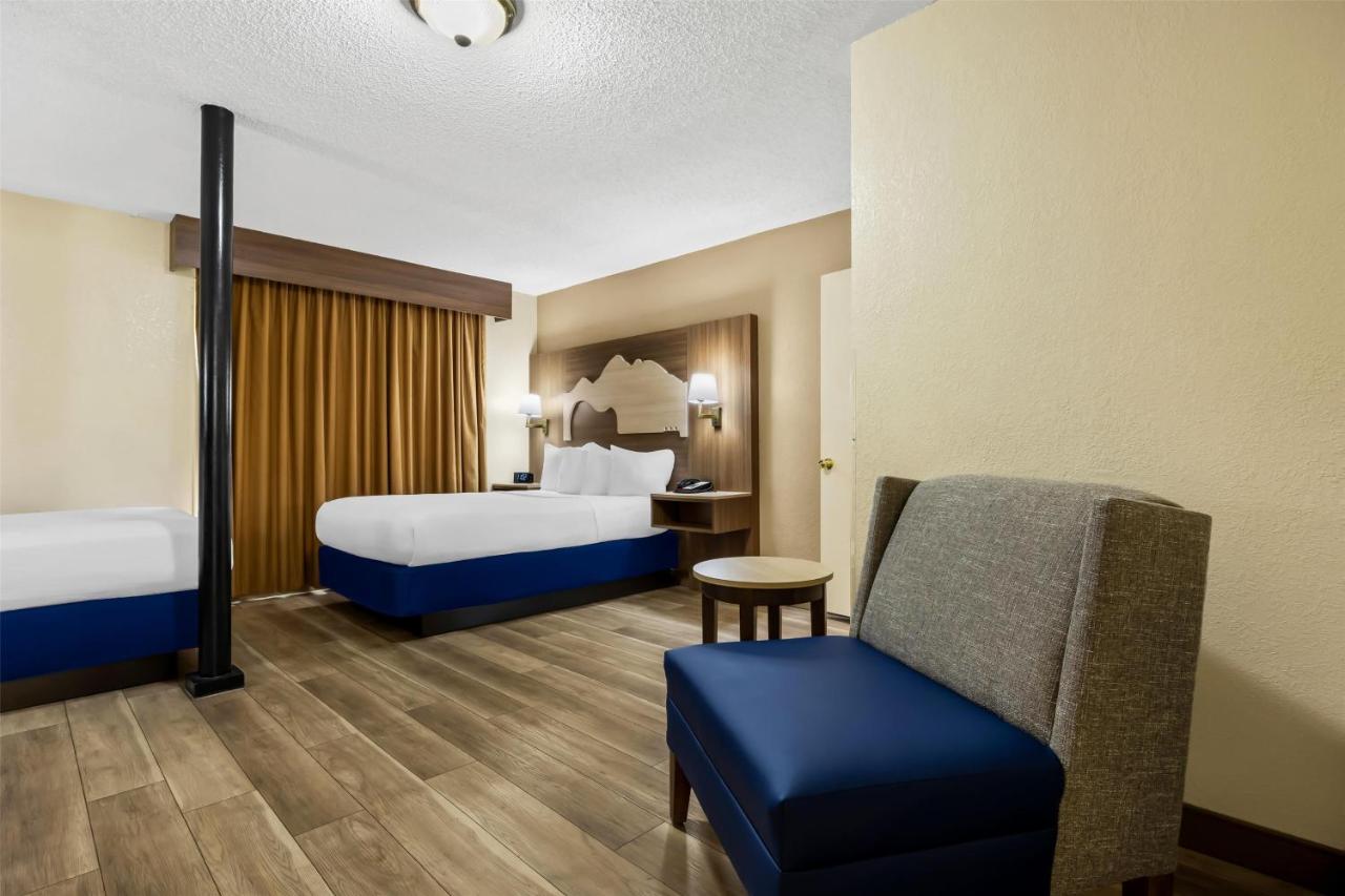 | Best Western Center Pointe Inn