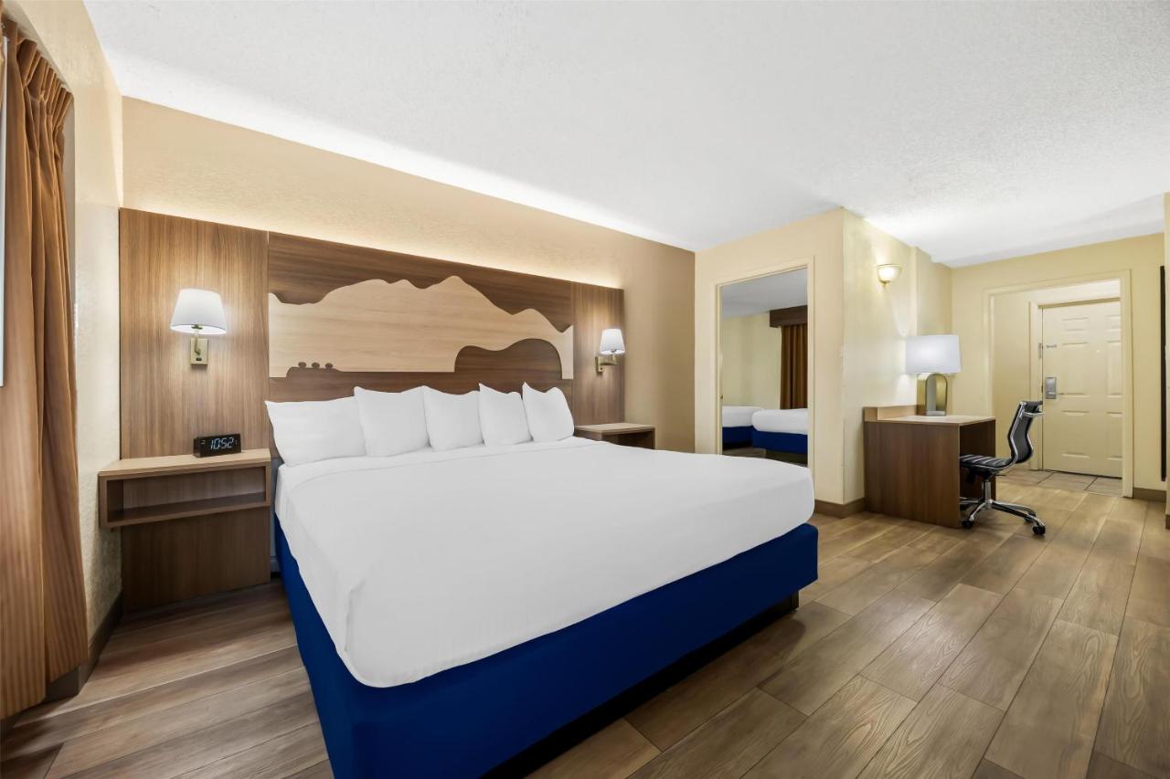 Suite with King Bed - Non-Smoking at Best Western Center Pointe Inn