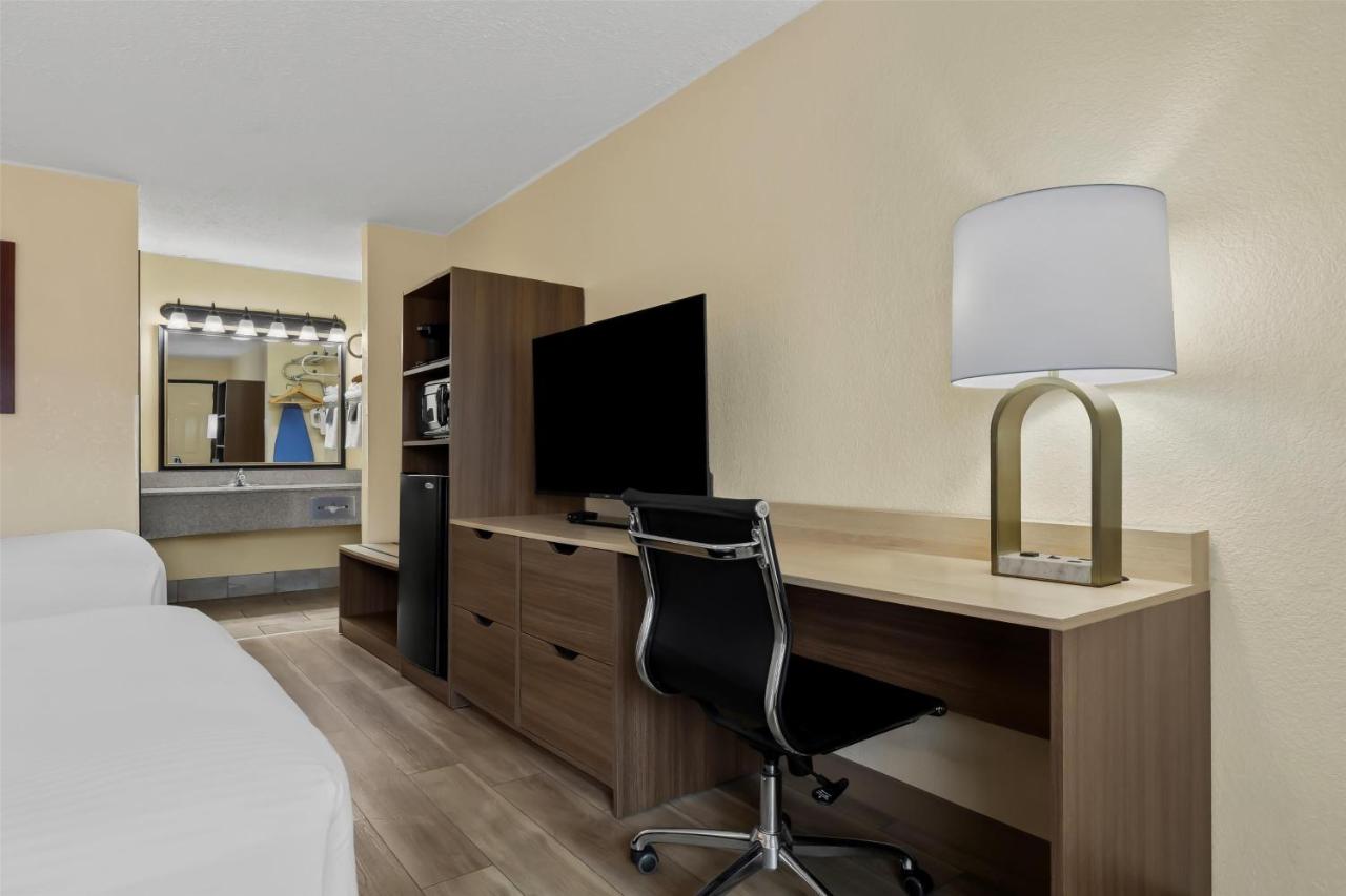 | Best Western Center Pointe Inn