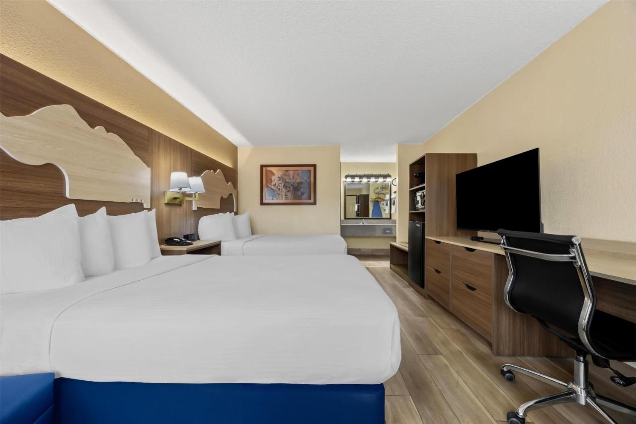 | Best Western Center Pointe Inn