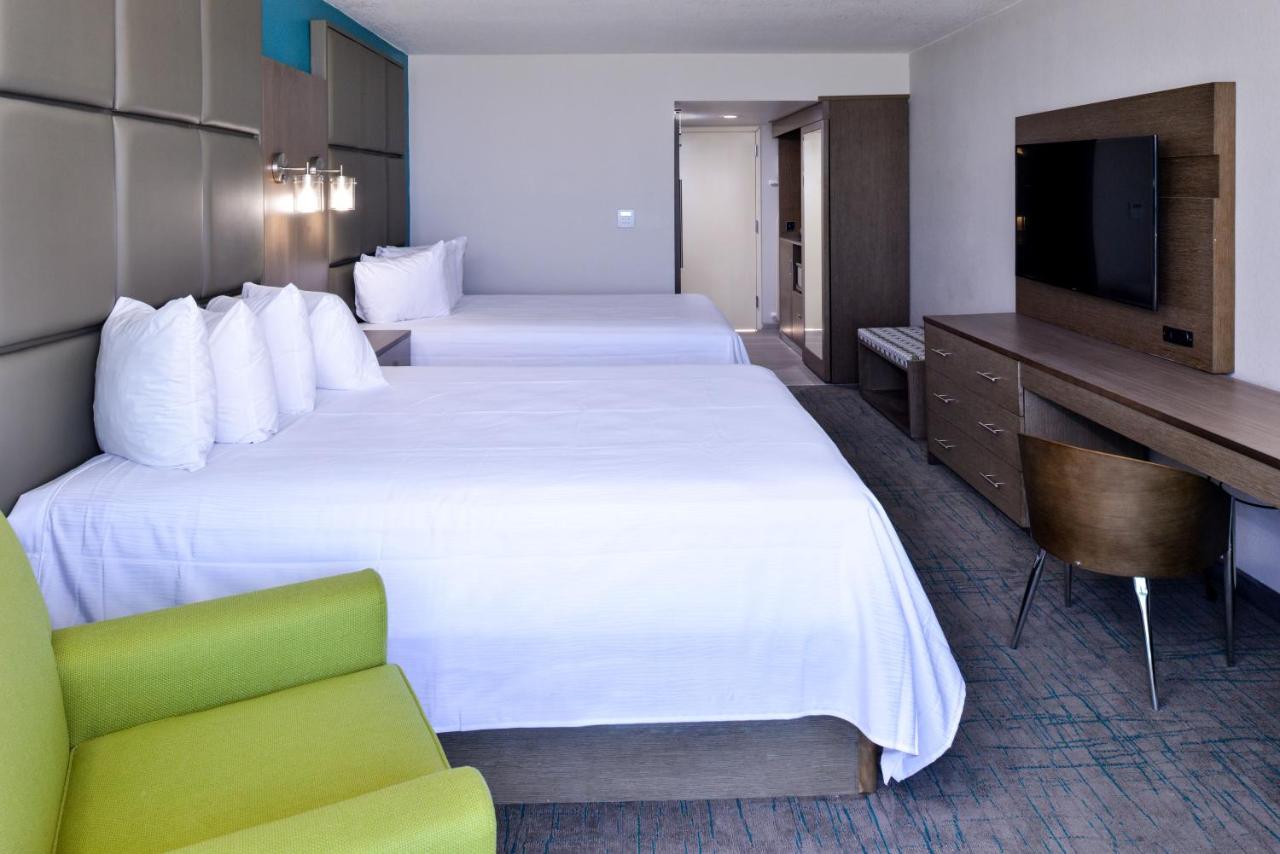 | Cabana Shores Hotel