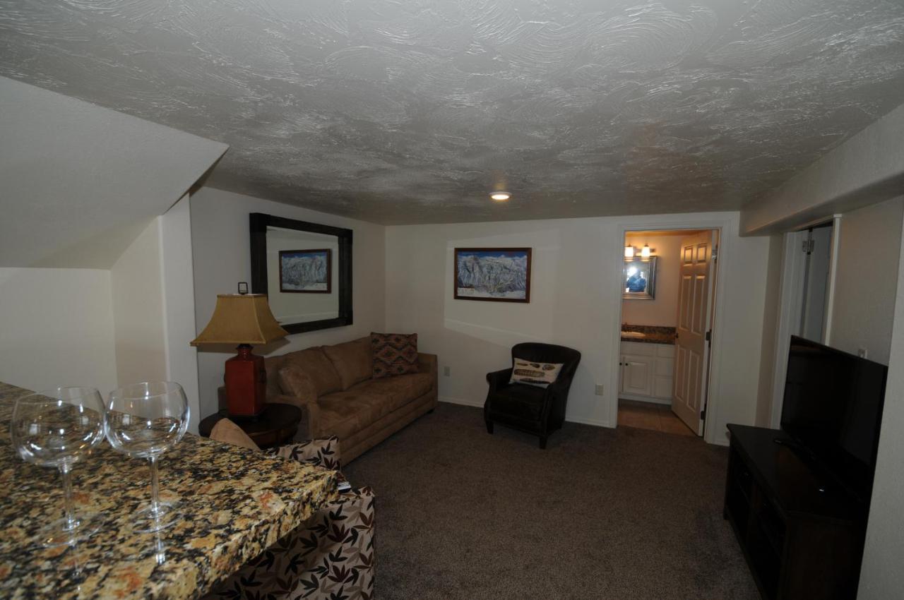 | Fin and Feather Inn