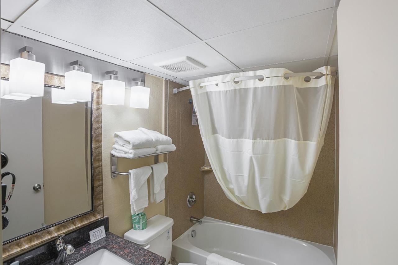 Business King Suite - Non-Smoking at Quality Inn & Suites Cincinnati Downtown