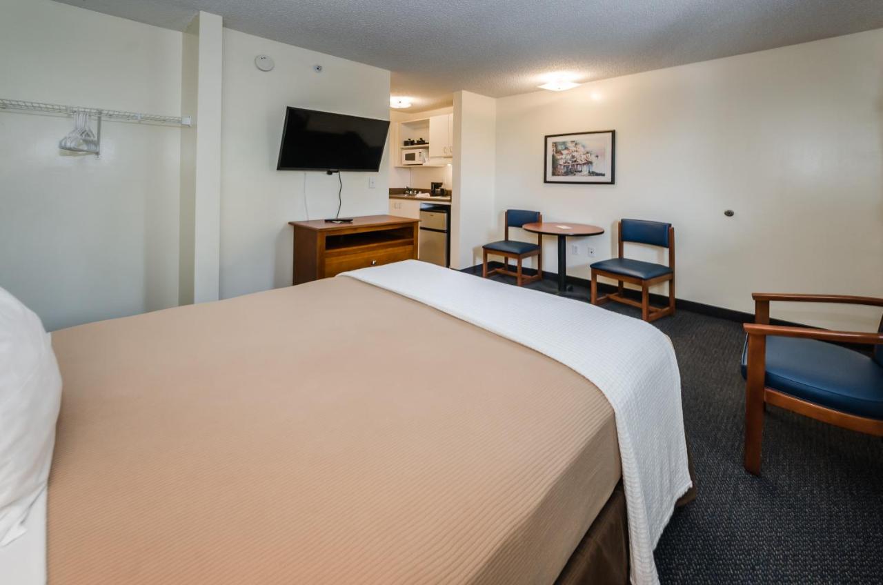 Upgraded Single Non-Smoking, Kitchenette at Tampa Bay Extended Stay Hotel