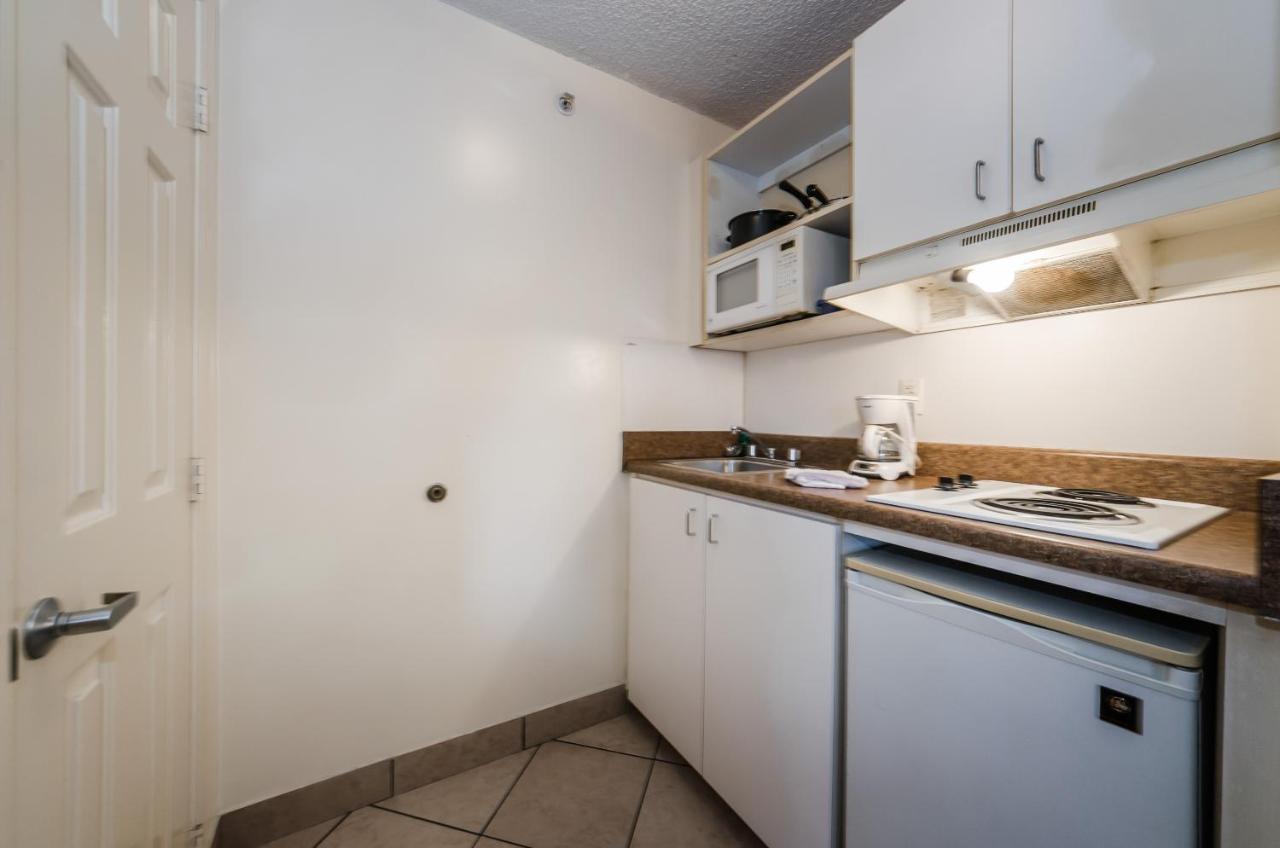 Standard Queen Non-Smoking, Kitchenette at Tampa Bay Extended Stay Hotel