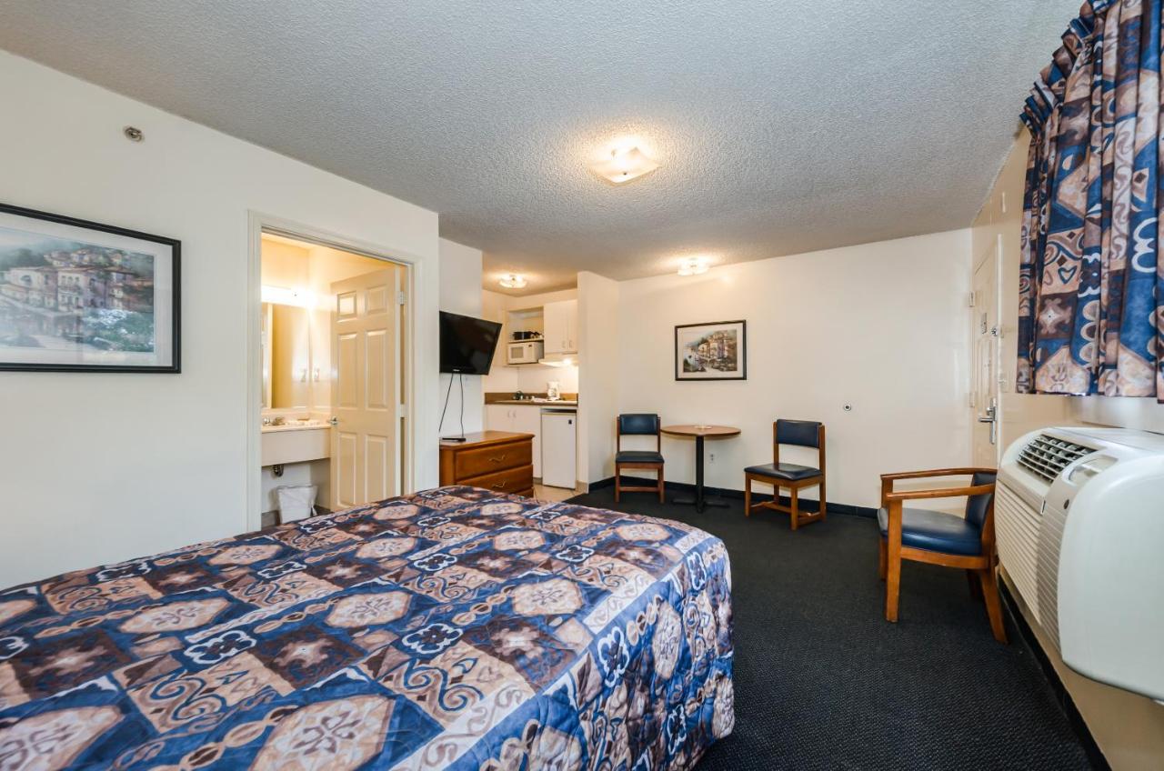 Standard Queen Non-Smoking, Kitchenette at Tampa Bay Extended Stay Hotel