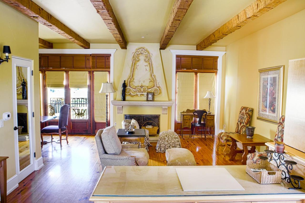 | CaliPaso Winery & Villa