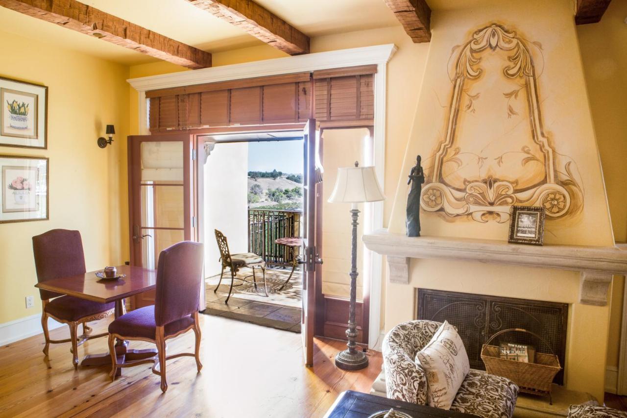 | CaliPaso Winery & Villa