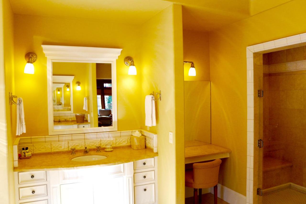 | CaliPaso Winery & Villa
