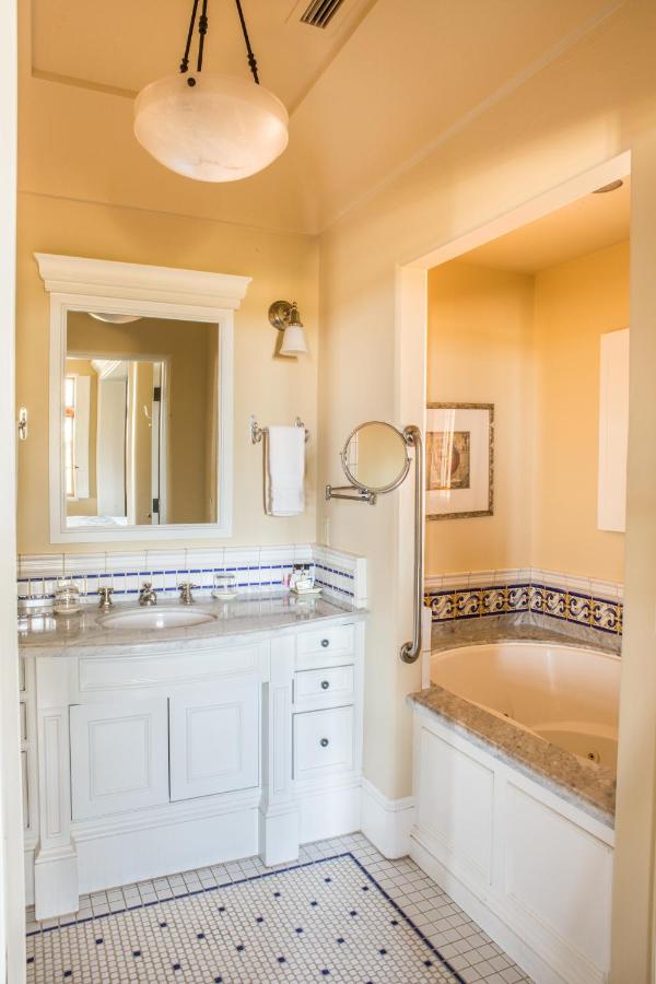 | CaliPaso Winery & Villa