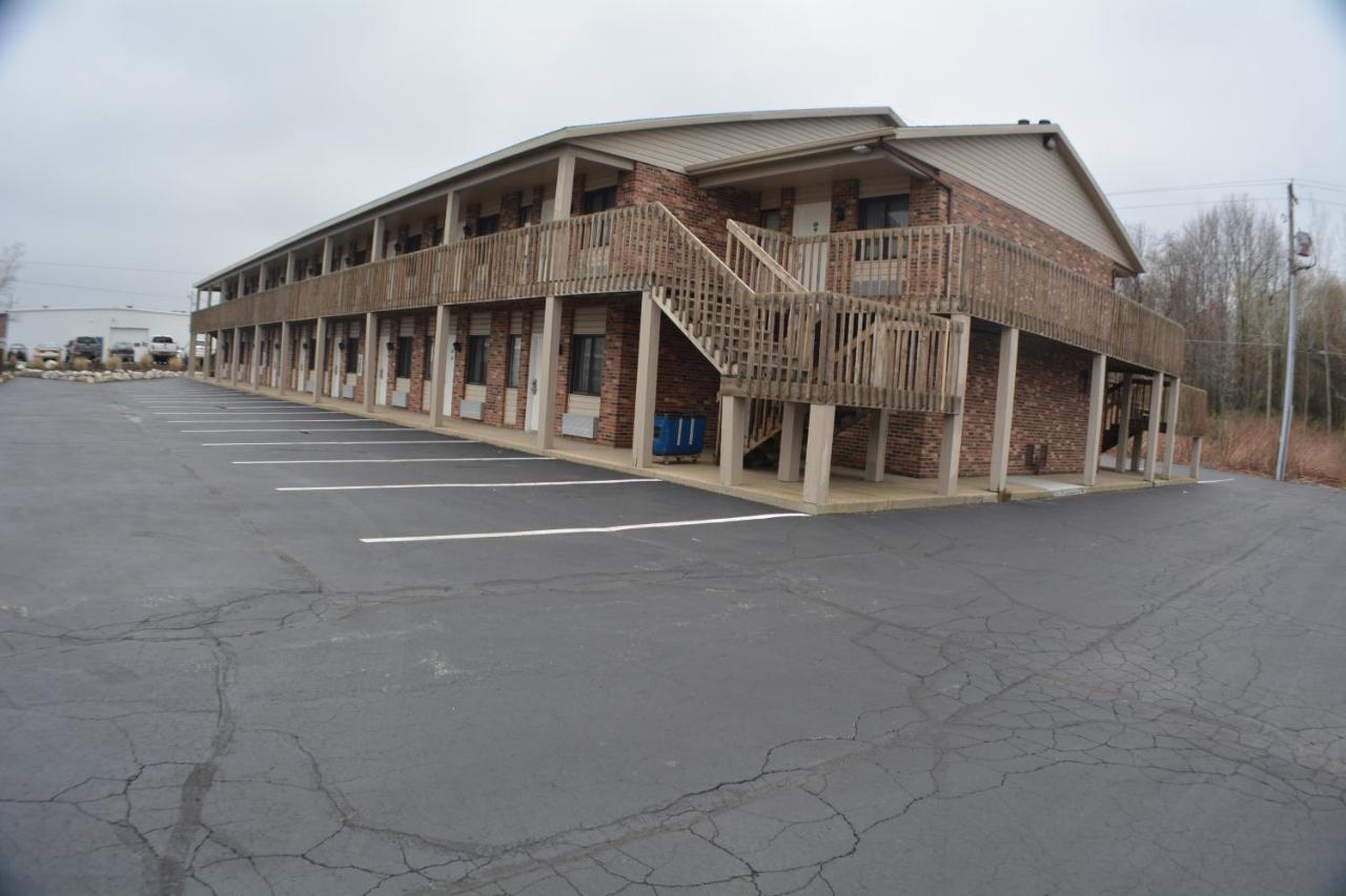 King Room - Exterior Access at Best Western Beacon Inn