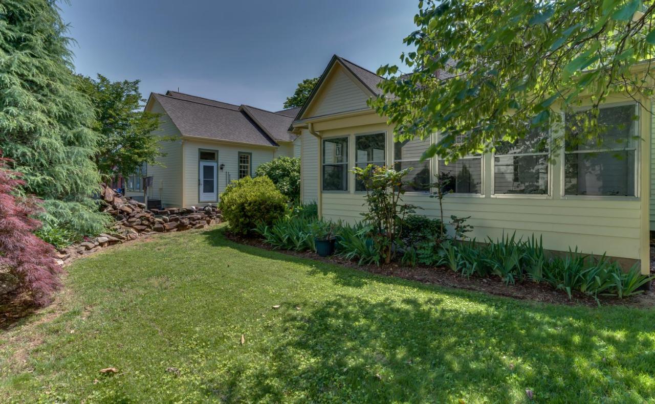| Carrier Houses Bed & Breakfast