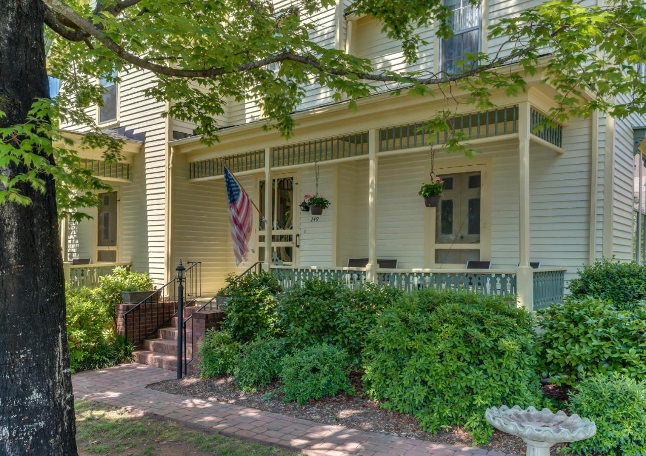 | Carrier Houses Bed & Breakfast