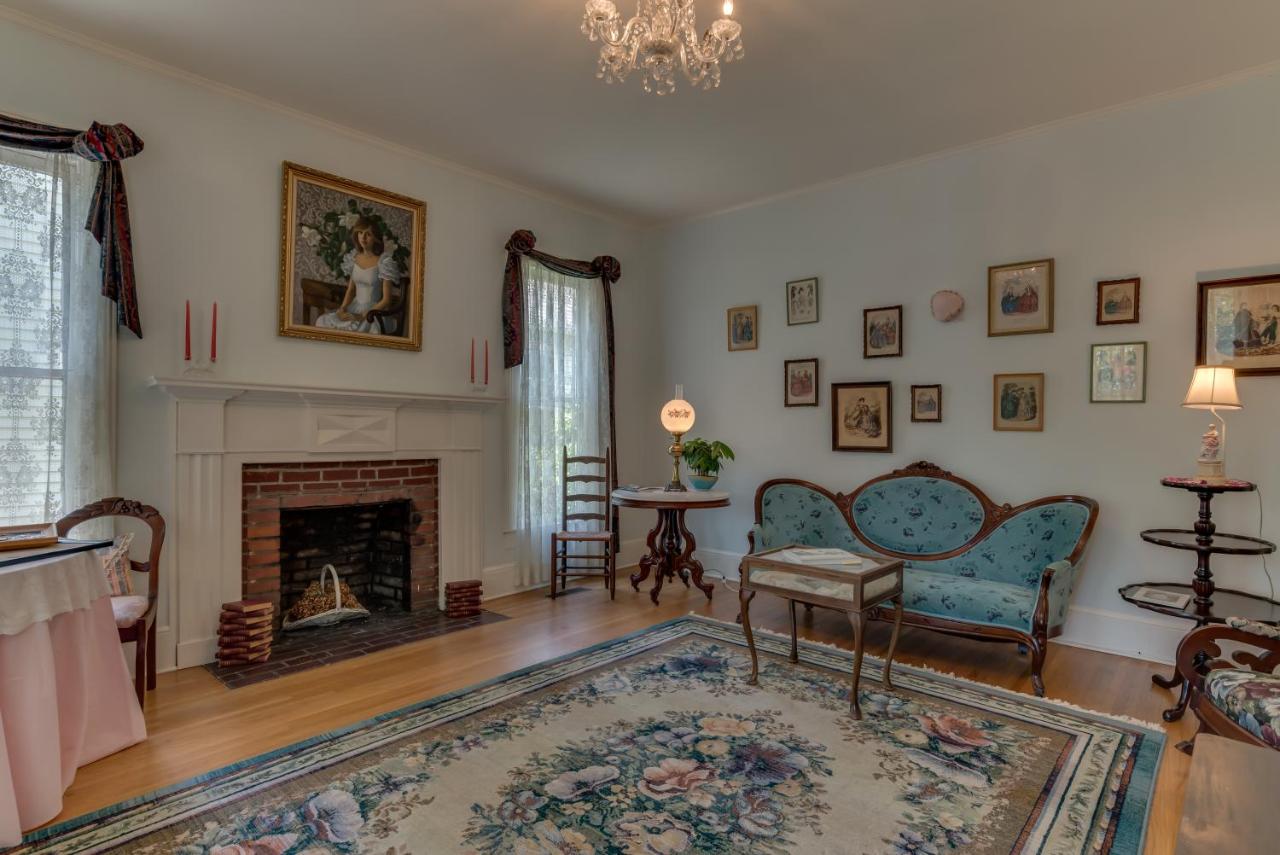| Carrier Houses Bed & Breakfast
