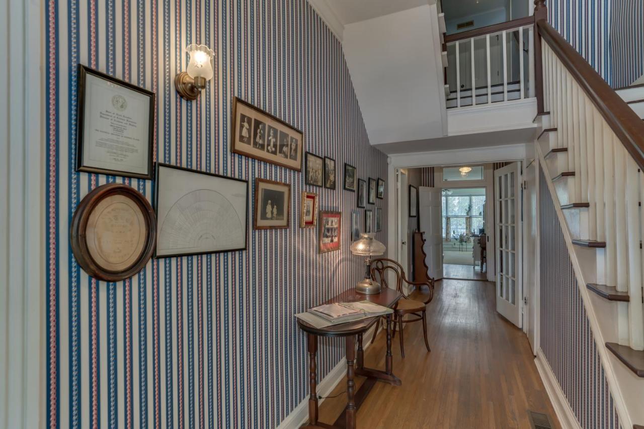 | Carrier Houses Bed & Breakfast