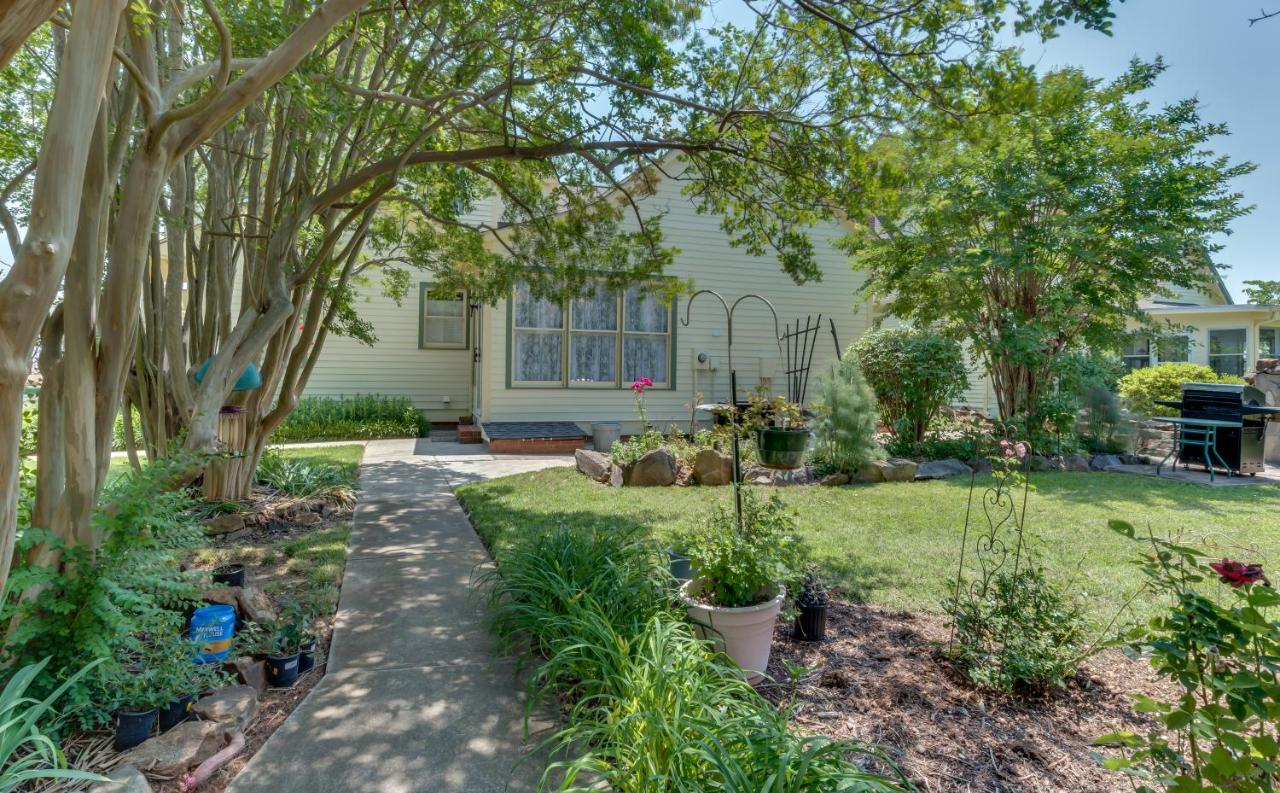 | Carrier Houses Bed & Breakfast