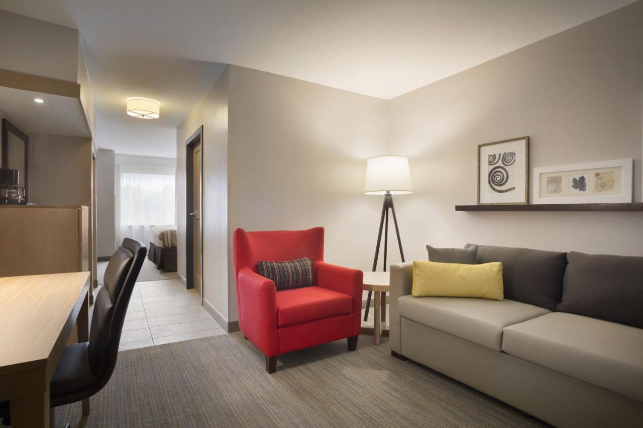 One-Bedroom Suite at Country Inn & Suites by Radisson Asheville River Arts District