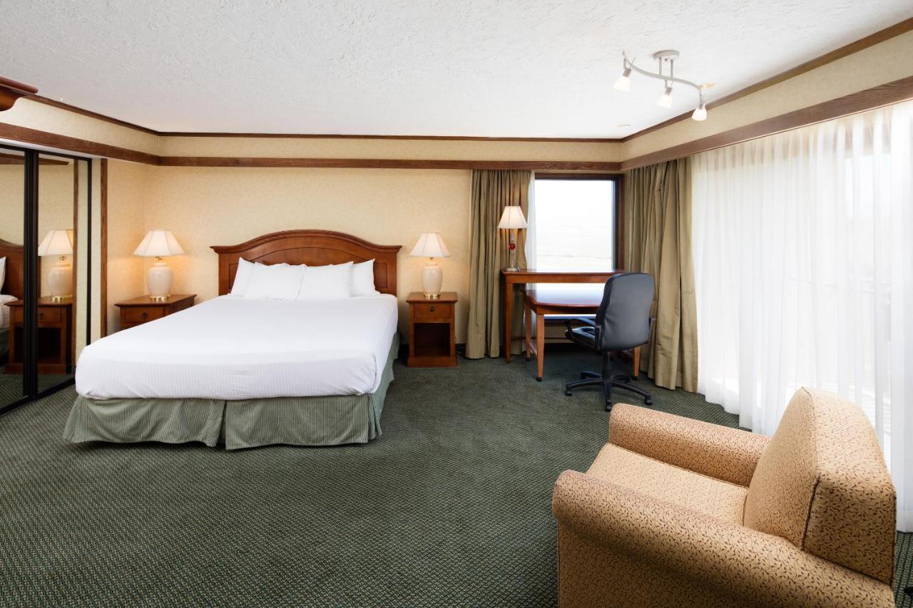 King Room - Disability Access at Red Lion Hotel Pendleton