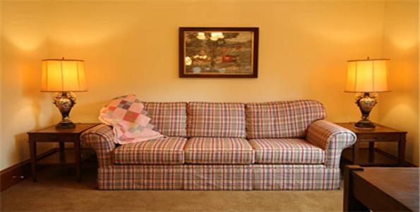 | Breezy Hill Inn