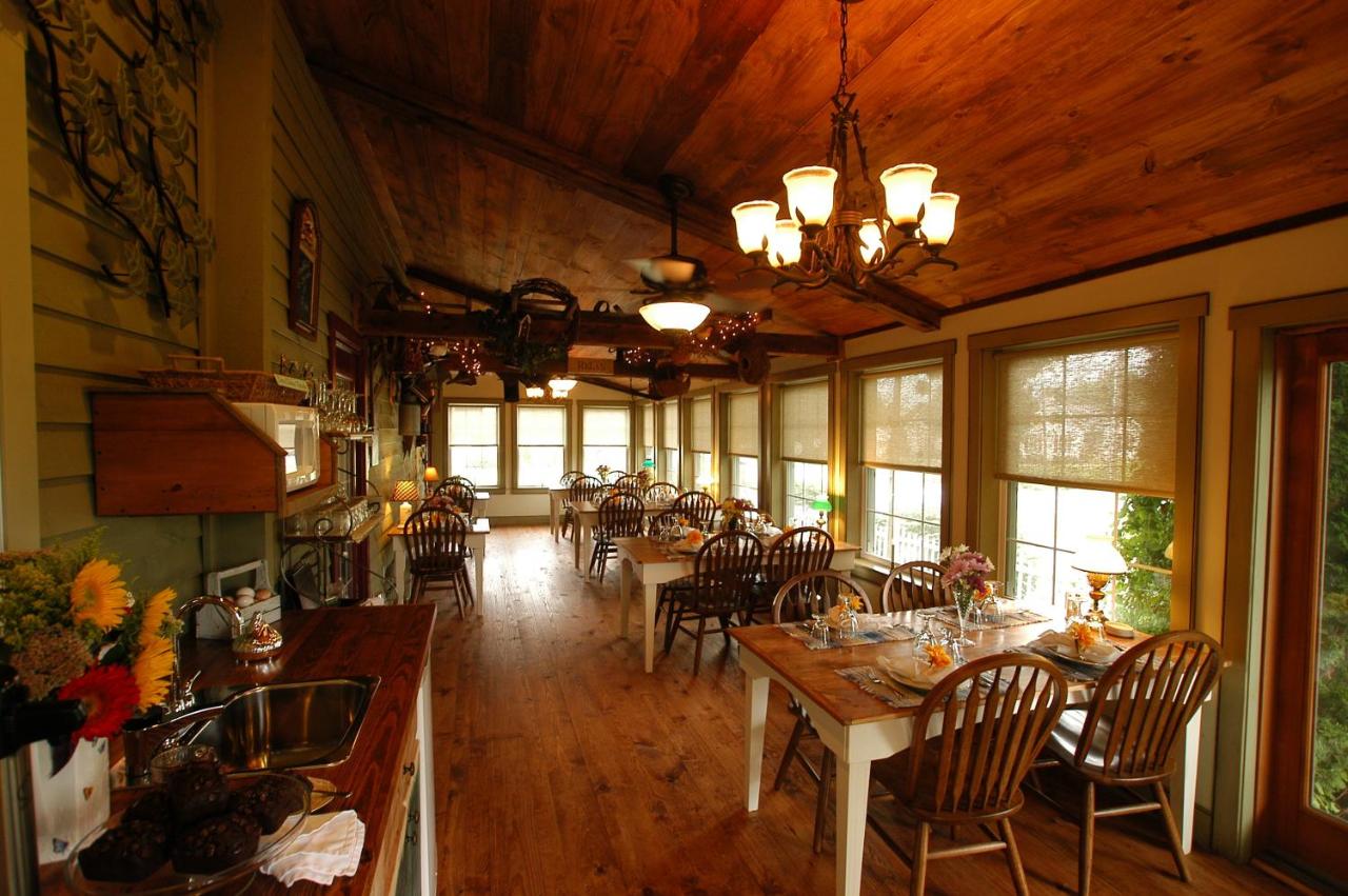 | 1825 Inn Bed and Breakfast