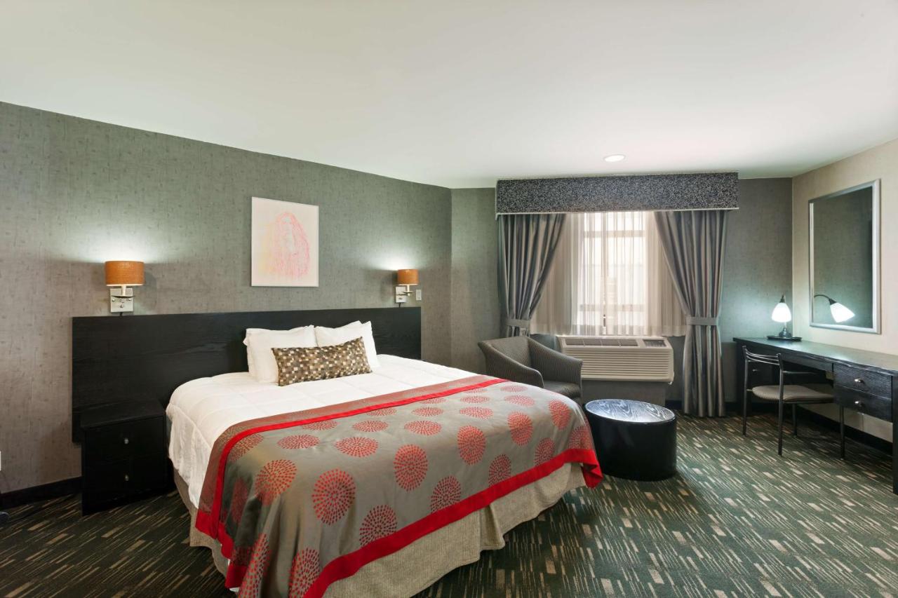 King Room at Ramada Plaza by Wyndham West Hollywood Hotel & Suites