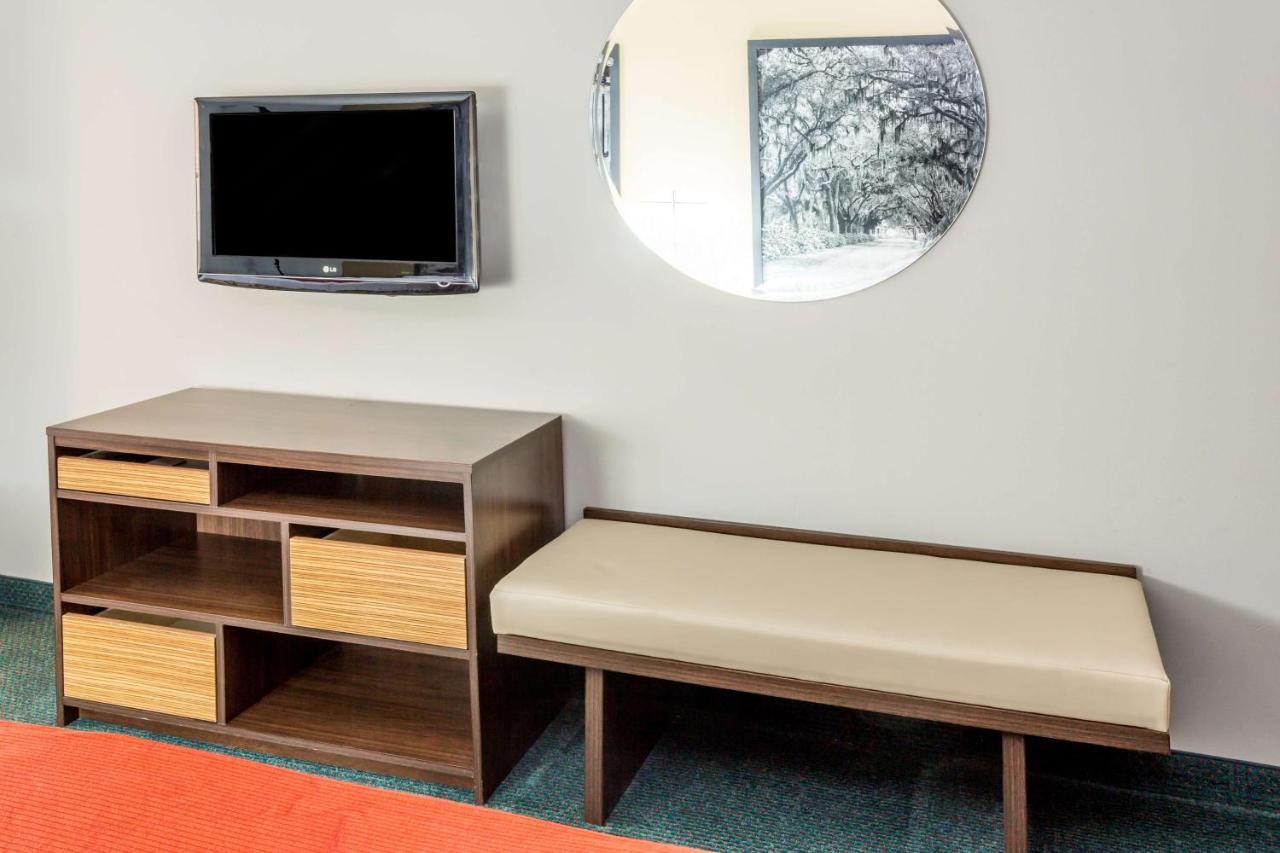 King Room - Second Floor/Smoking at Super 8 by Wyndham Adel GA I-75