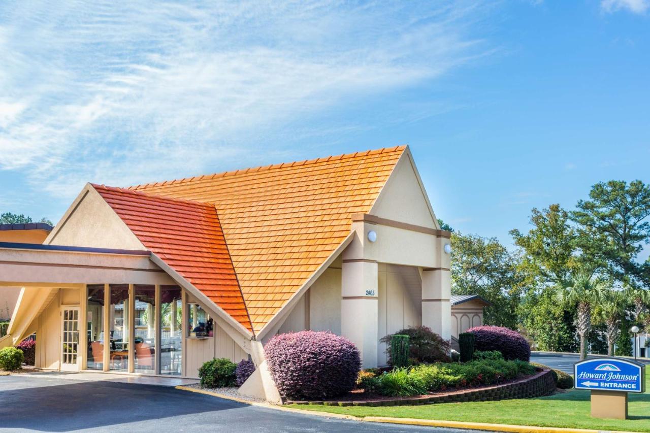 Business King Room at Howard Johnson by Wyndham Athens