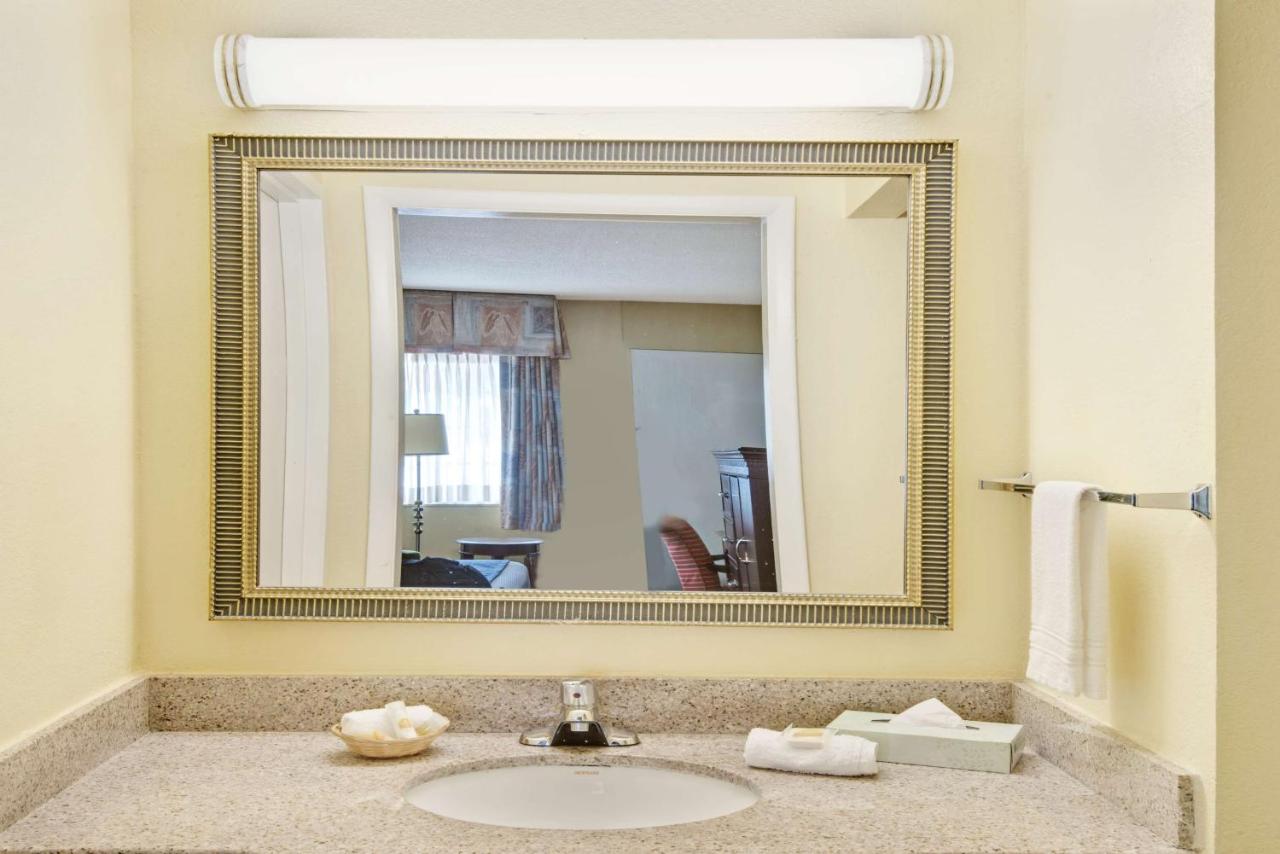 King Room - Non-Smoking at Days Inn by Wyndham Towson