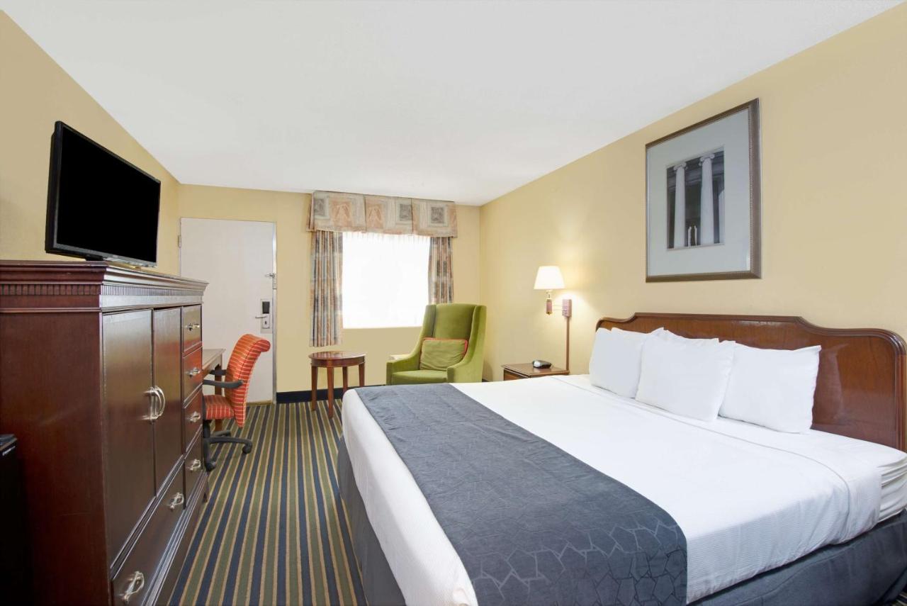 King Room - Non-Smoking at Days Inn by Wyndham Towson