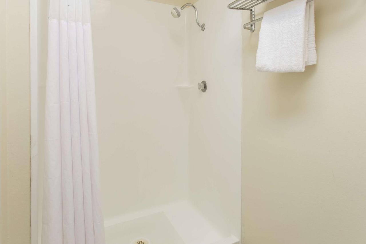King Room - Disability Access/Non-Smoking at Days Inn by Wyndham Modesto
