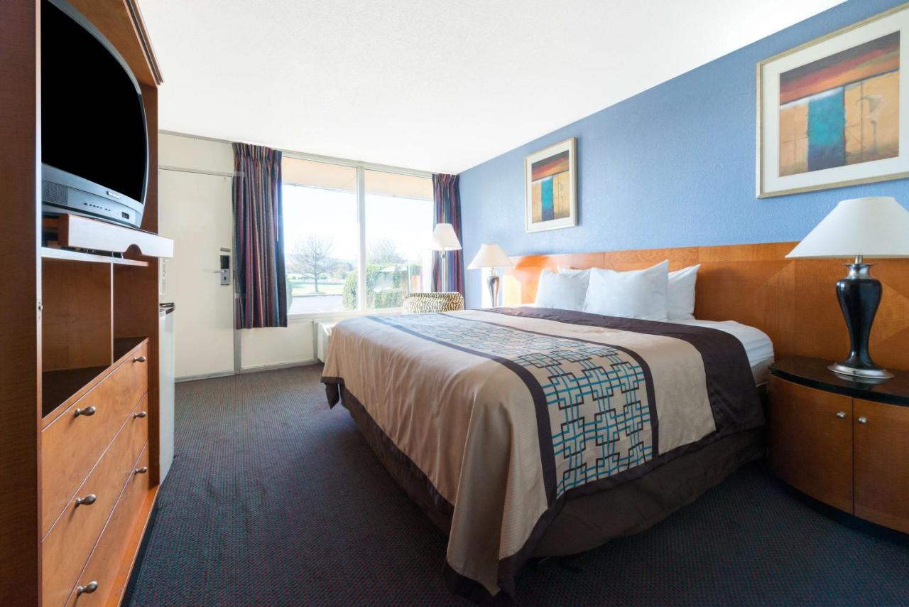 King Room - Non-Smoking at Days Inn by Wyndham Luray Shenandoah