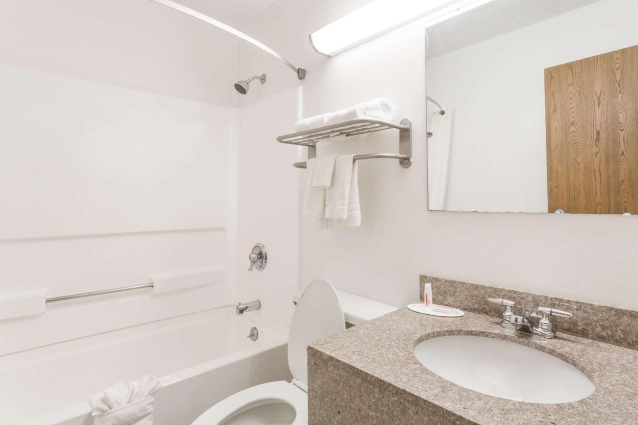 King Room - Non-Smoking at Super 8 by Wyndham Summersville