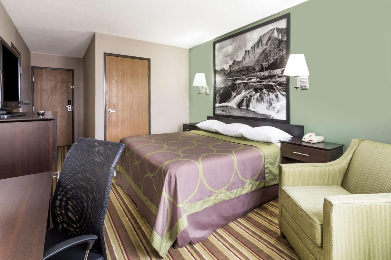 King Room - Mobility Access/Non-Smoking at Super 8 by Wyndham Rock Springs