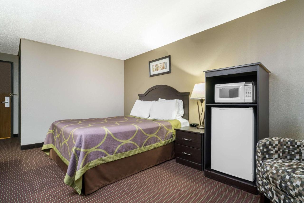 Queen Room - Non-Smoking at Super 8 by Wyndham Bismarck