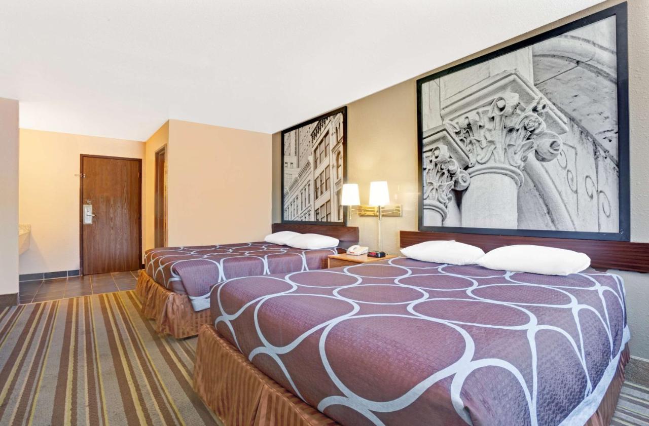 | Super 8 by Wyndham Louisville Airport