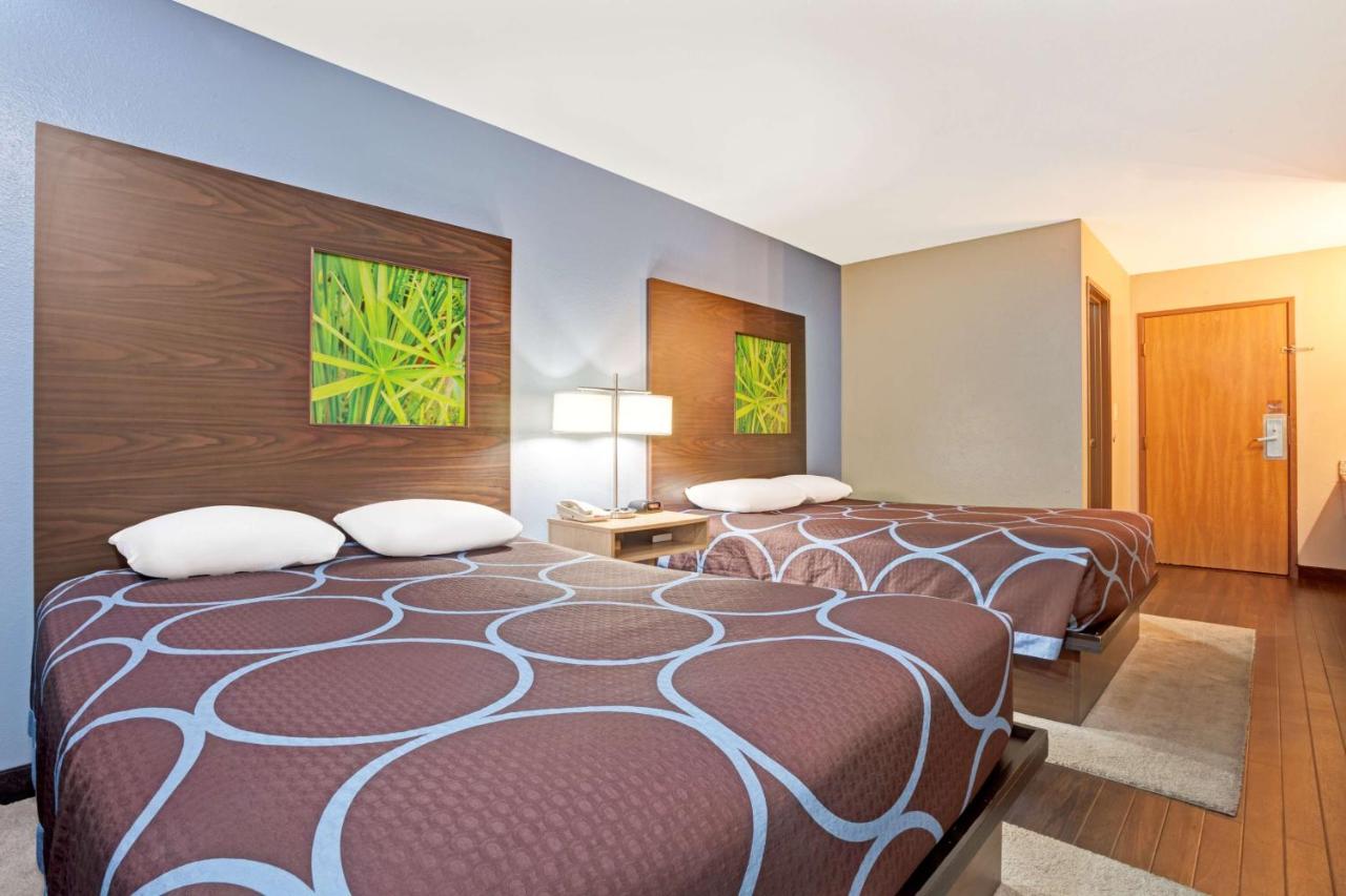 | Super 8 by Wyndham Louisville Airport