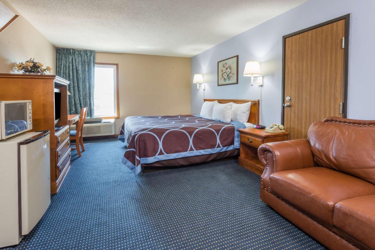 King Room - Non-Smoking at Super 8 by Wyndham O'Fallon MO/St. Louis Area
