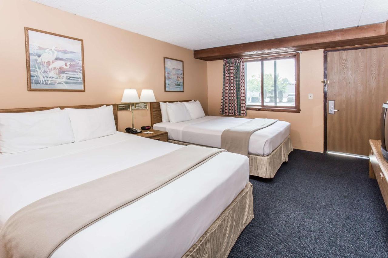 Queen Room with Two Queen Beds - Non-Smoking at Days Inn by Wyndham West Allis/Milwaukee