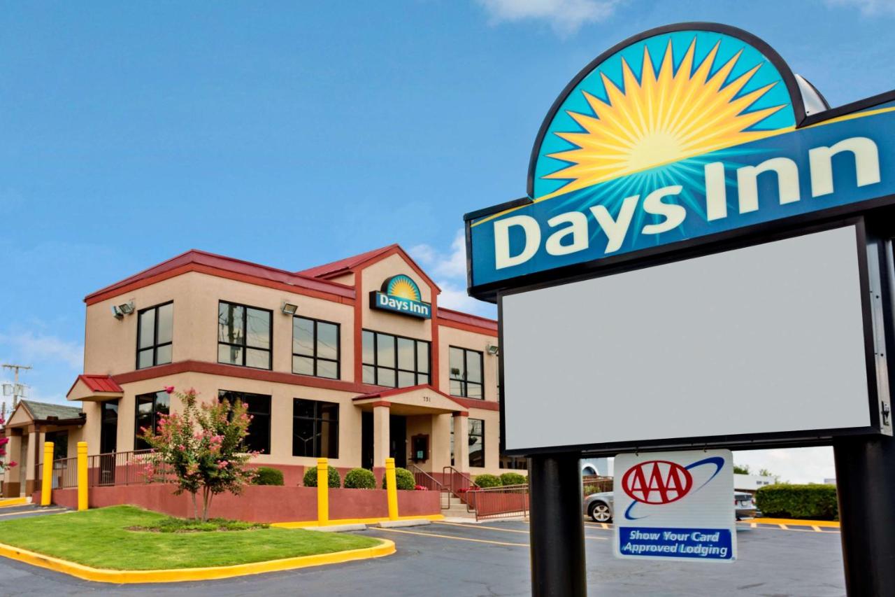 Double Room with Two Double Beds - Smoking at Days Inn by Wyndham Lawrenceville