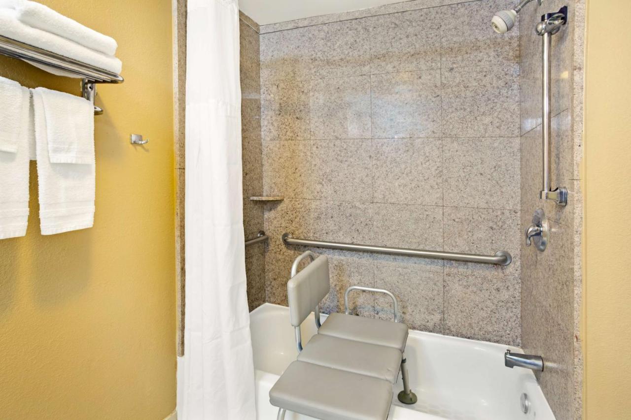 King Room - Disability Access/Non-Smoking at Days Inn by Wyndham Lawrenceville