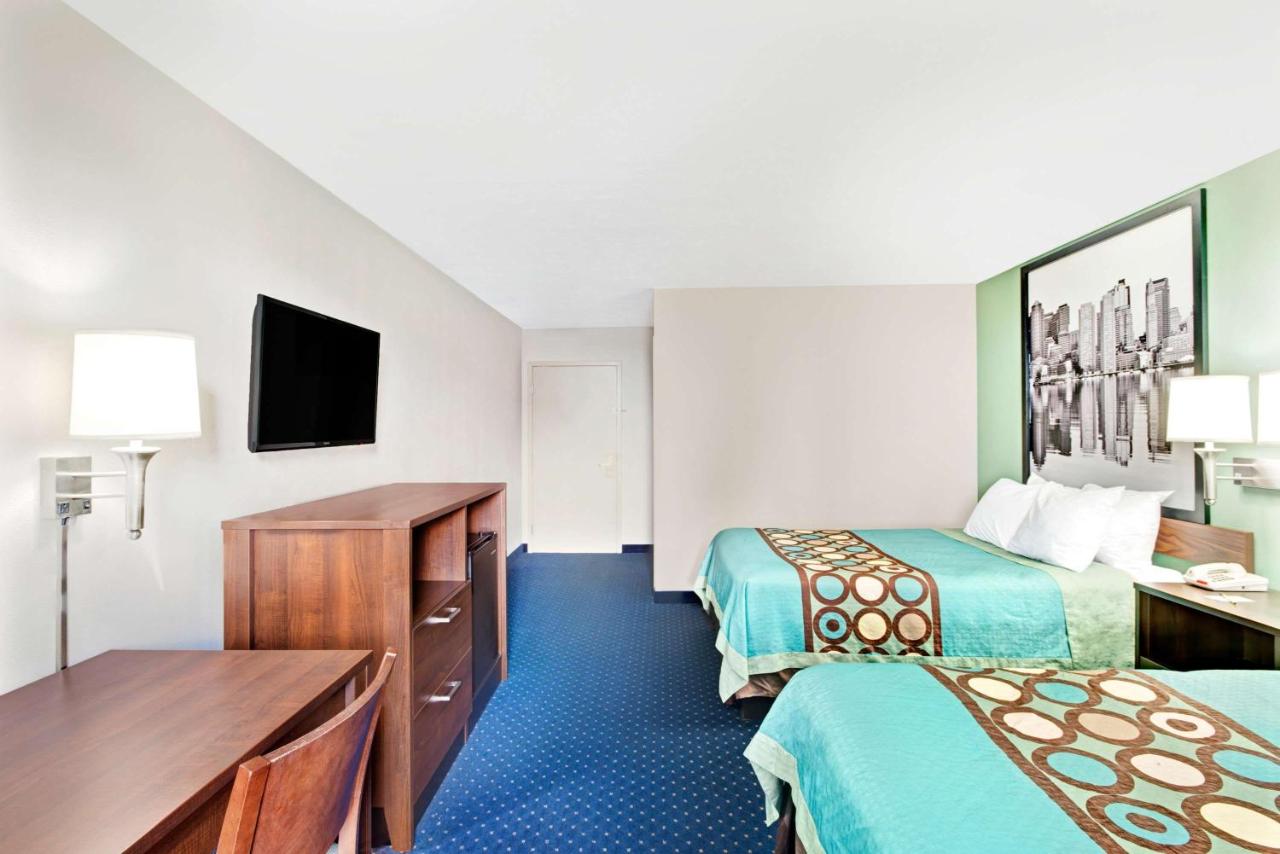 Double Room with Two Double Beds - Smoking at Super 8 by Wyndham Brockton