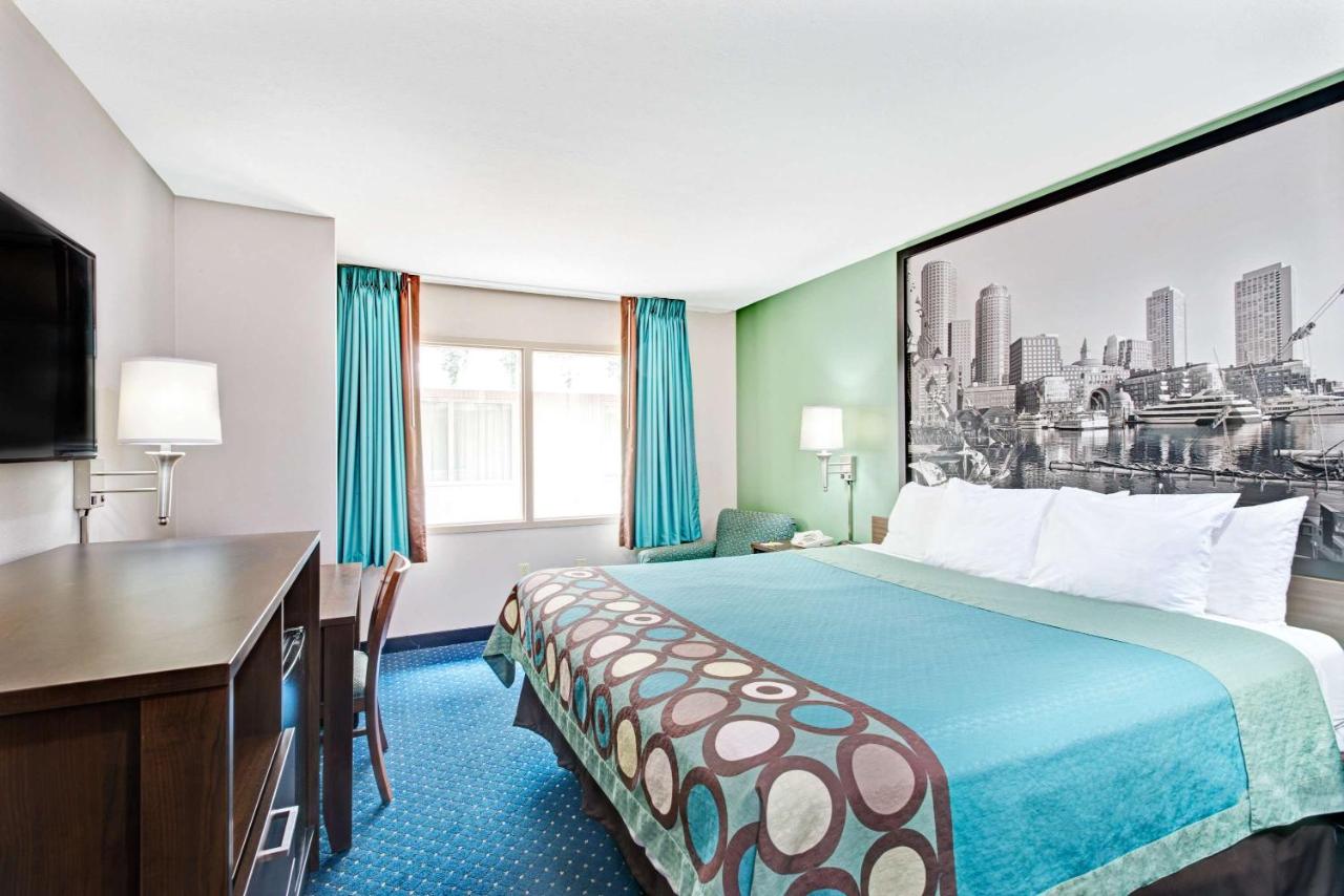 King Studio Suite - Non-Smoking at Super 8 by Wyndham Brockton