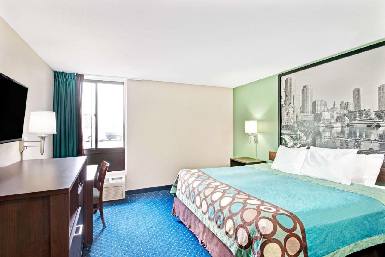 King Studio Suite - Non-Smoking at Super 8 by Wyndham Brockton