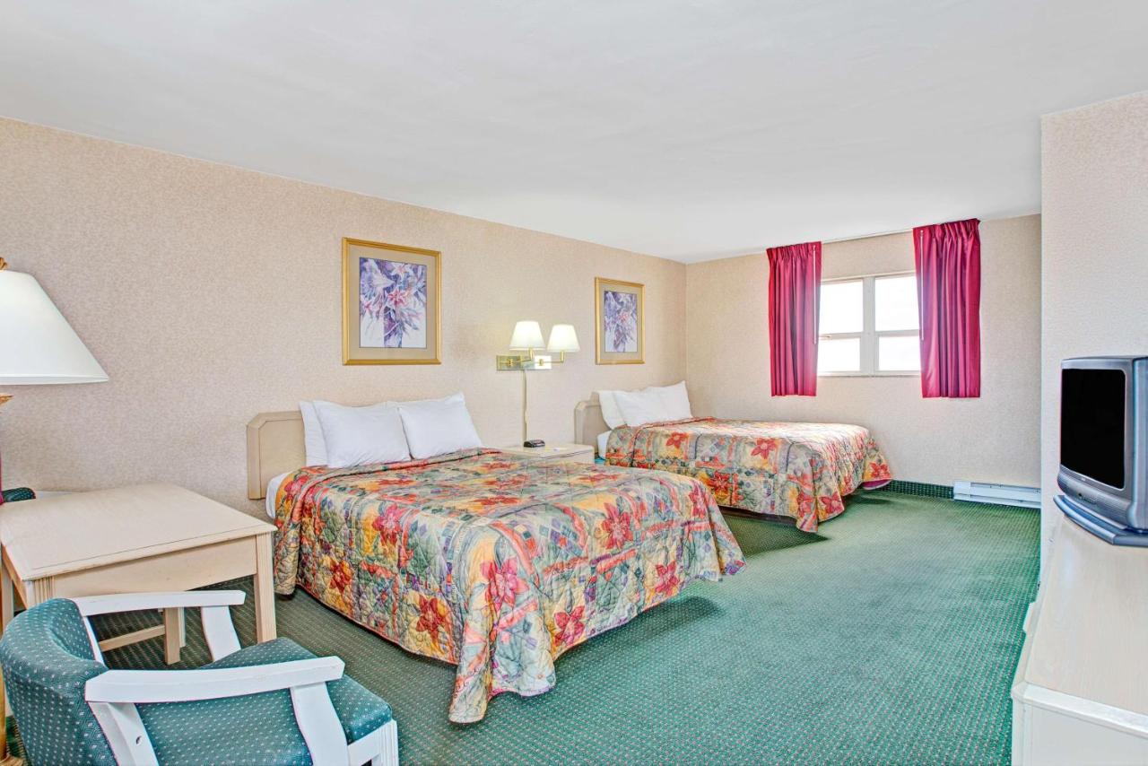 Room with Two Double Beds - Non-Smoking at Days Inn by Wyndham Arlington/Washington DC