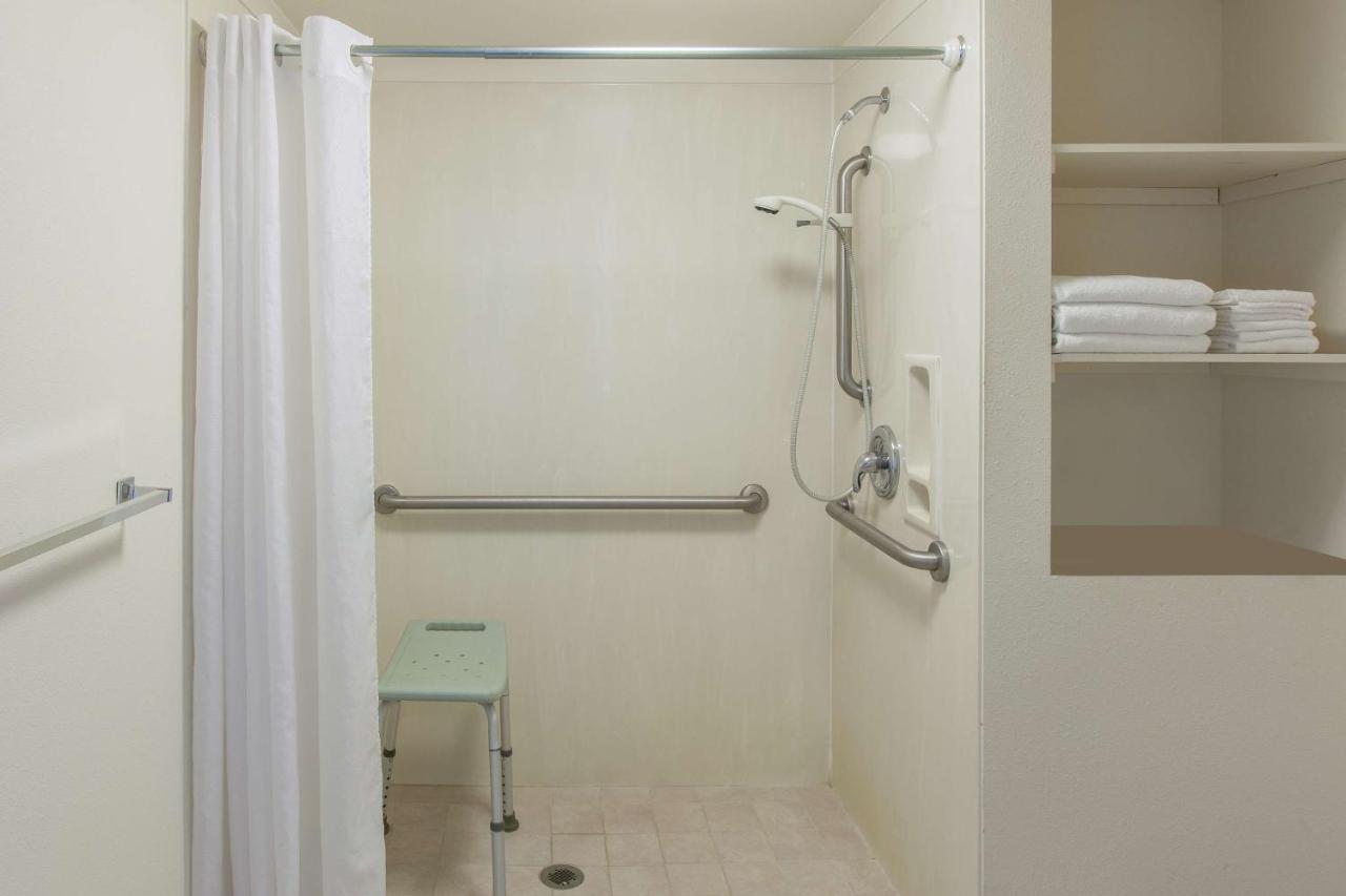Deluxe Queen Room with Two Queen Beds - Disability Access - Non-Smoking at Days Inn by Wyndham Camarillo - Ventura