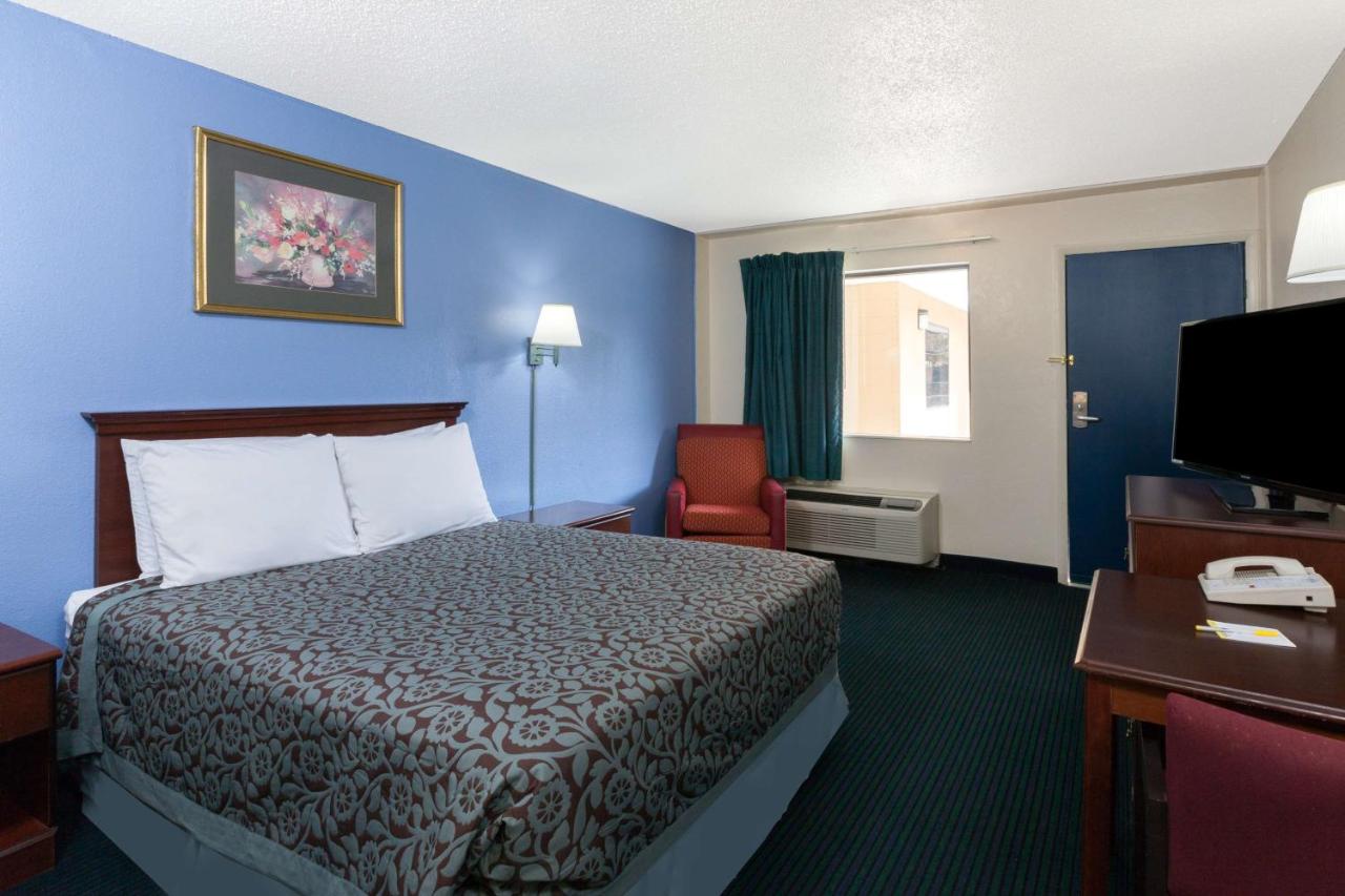 King Room - Non-Smoking at Days Inn by Wyndham Oklahoma City Fairground