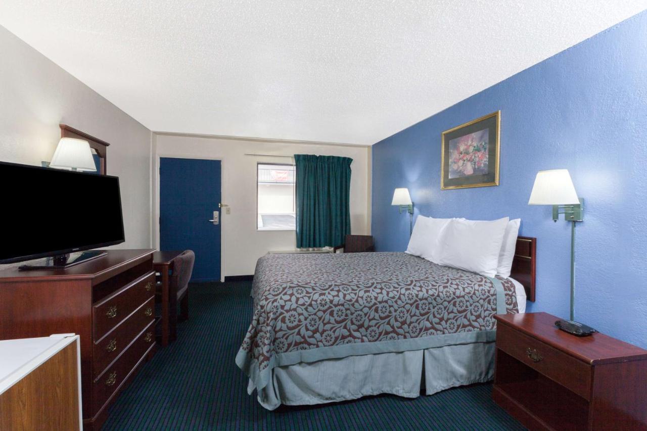King Room - Non-Smoking at Days Inn by Wyndham Oklahoma City Fairground